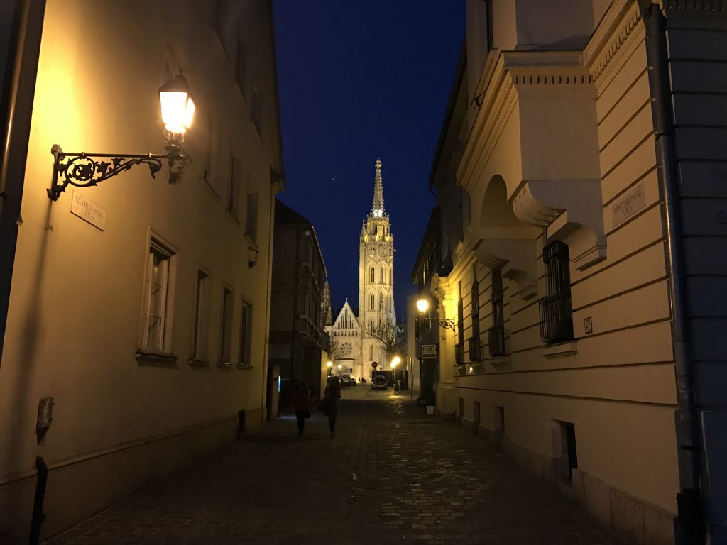 Budapesta noaptea, învăluită în mister