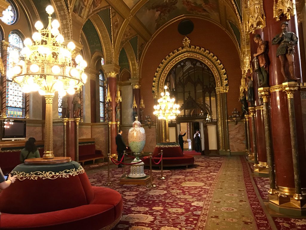 Interiorul Palatului Parlamentului din Budapesta