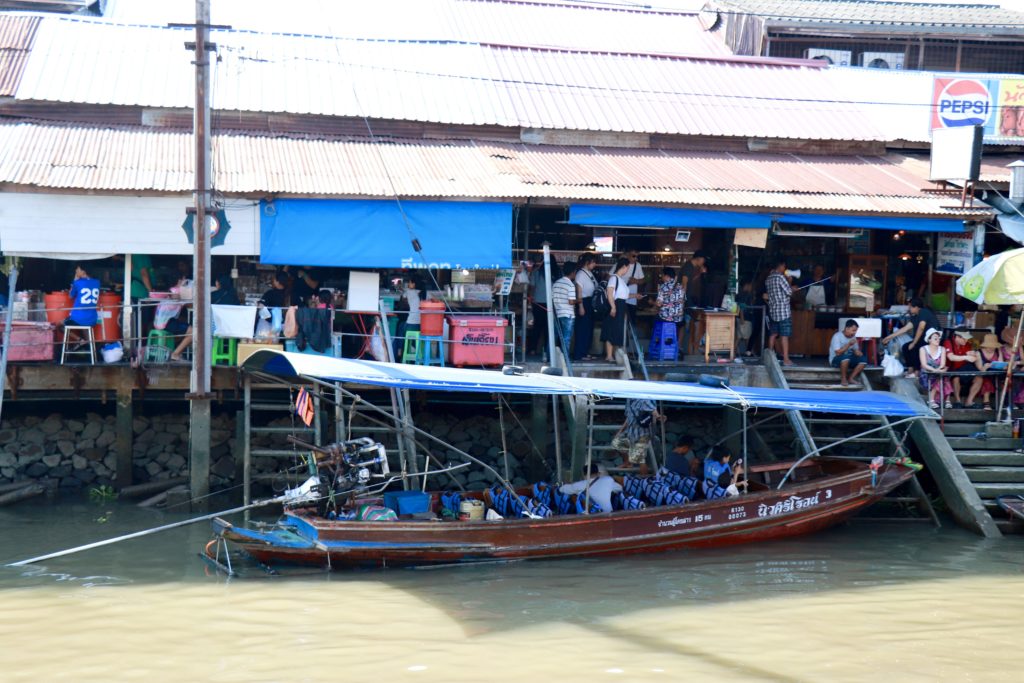 Piața plutitoare Amphawa